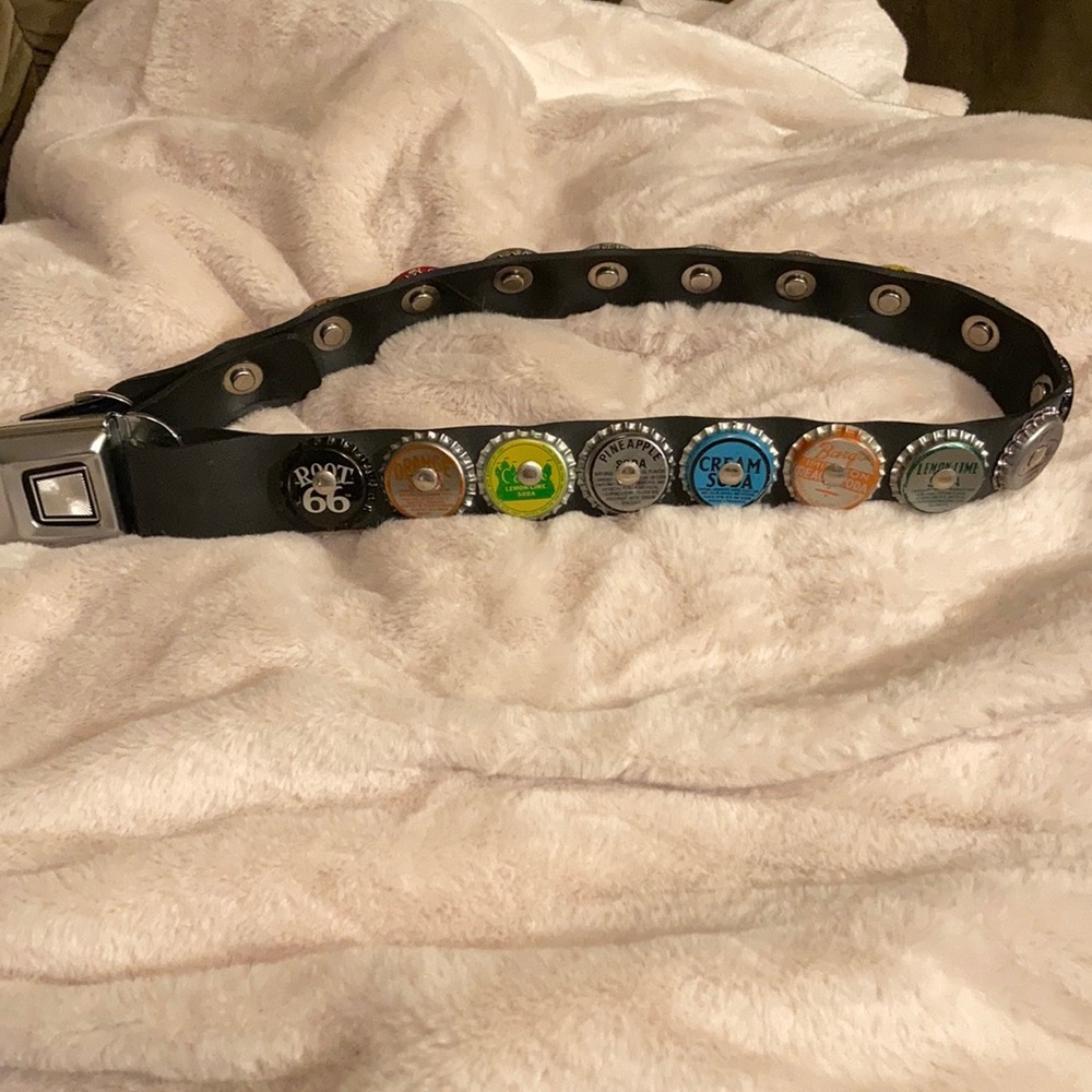 Vintage 90’s bottle cap seat belt belt